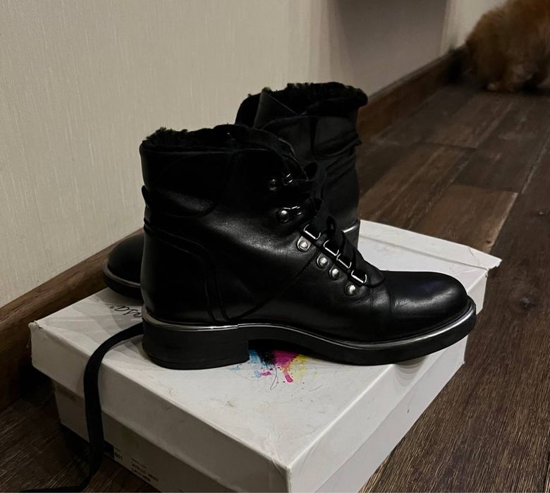 Шкіряні чоботи L’Estrosa з натуральним хутром