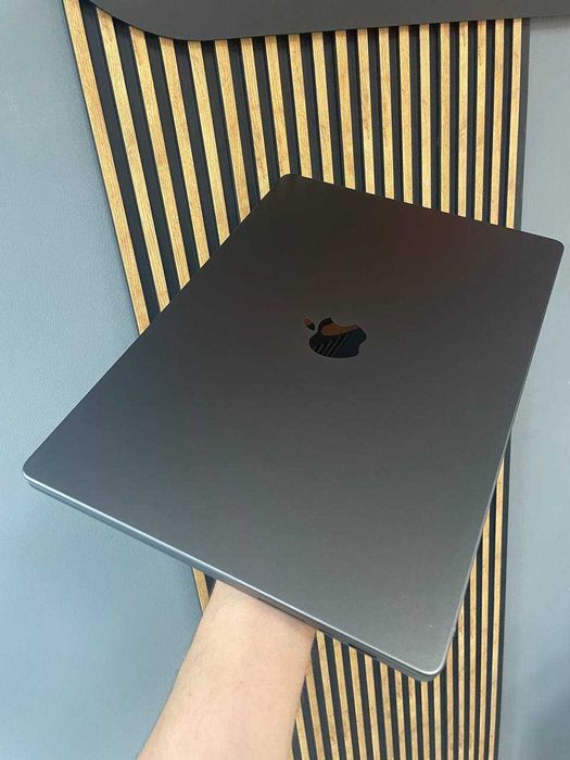 MacBook Pro 16" M4 48GB / 512GB Space Black