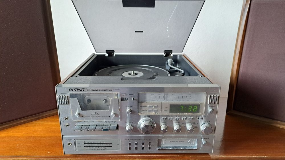 Apararelhagem Rising com leitor 8 track