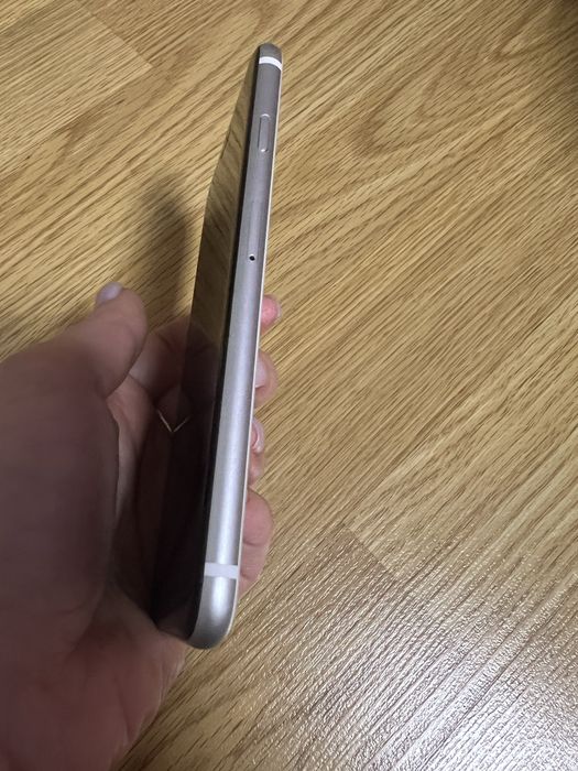 Продам iPhone Apple SE 64 ГБ