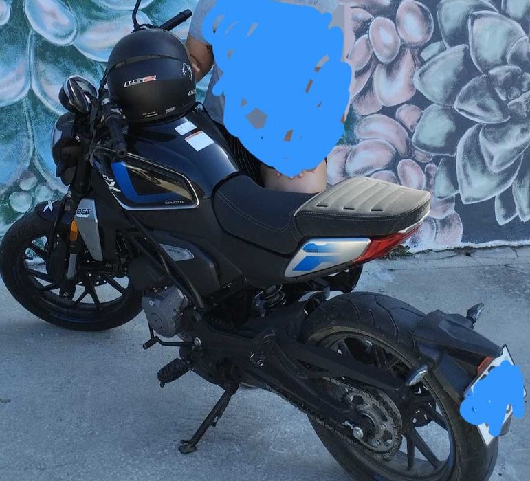 Moto pouco usada