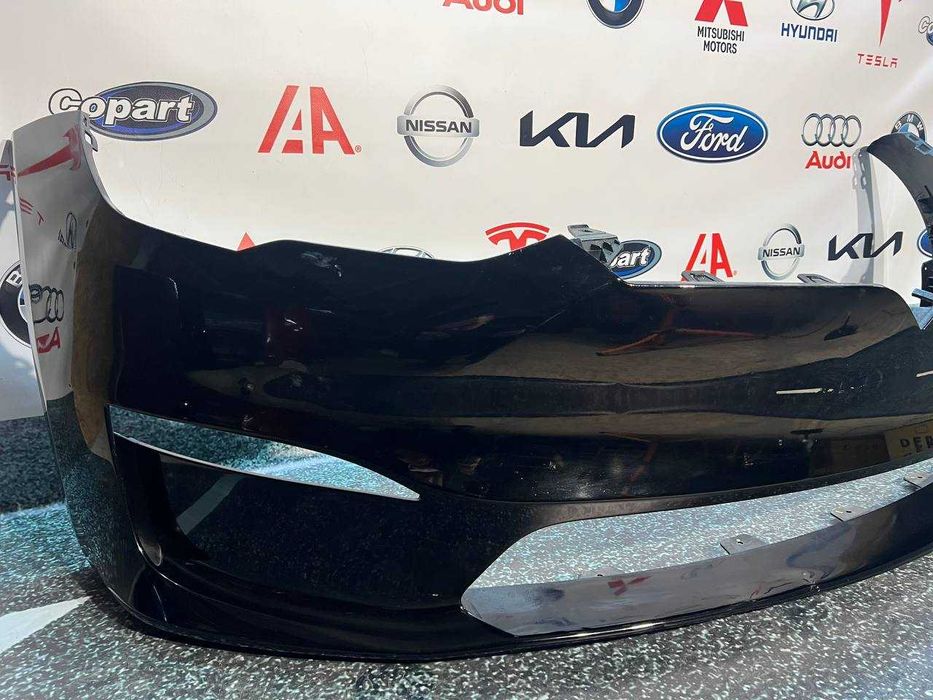Бампер передній Tesla Model S Plaid 21-24 1564687-00-C 1750101-S1-C