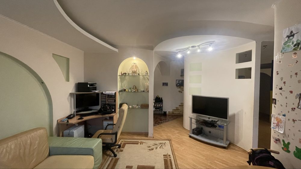 Продам 3-х комнатную квартиру в Центре