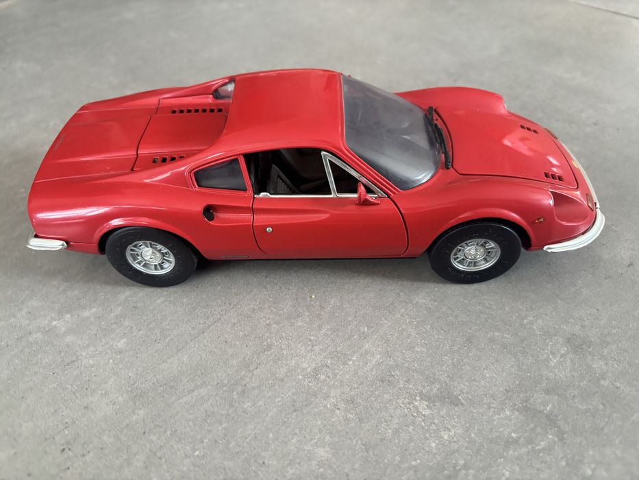 Model Anson skala 1/18 Ferrari Dino 246 GT