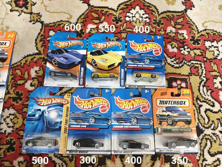 Машинки модели hot wheels Ferrari запаки