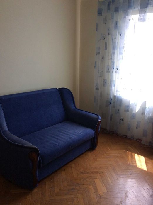Продам 2 кімнатну квартиру вул Гната Юри 11
