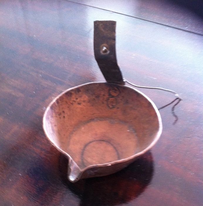 antigo escorredor em cobre