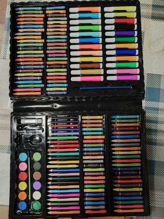 Набір карандашей, фарб та фломастерів, 168 предметів
