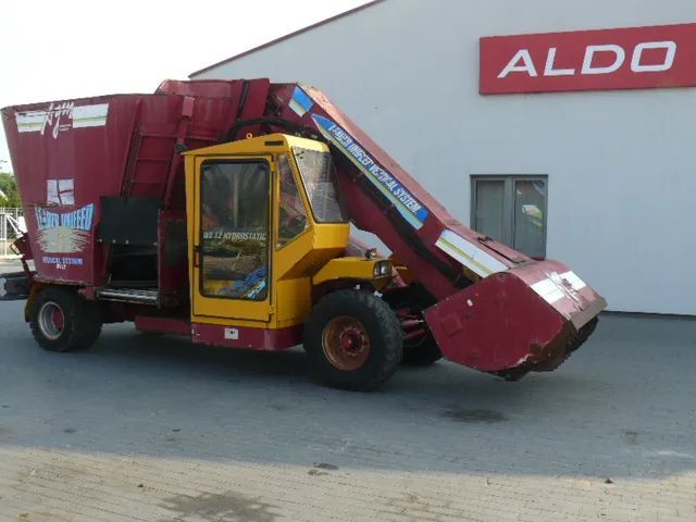 Wóz paszowy AGM WS 12 samojezdny , samozaładunkowy