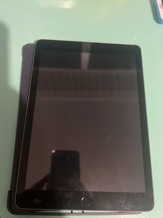 Продам Ipad 6 поколения 128 gb