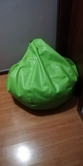 Vendo puff em pele cor verde 
Confor