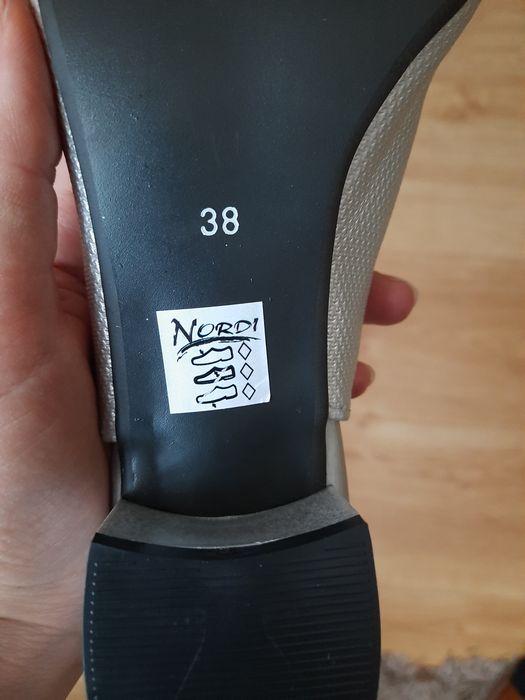 Sandały damskie typu slingback z odkrytą piętą