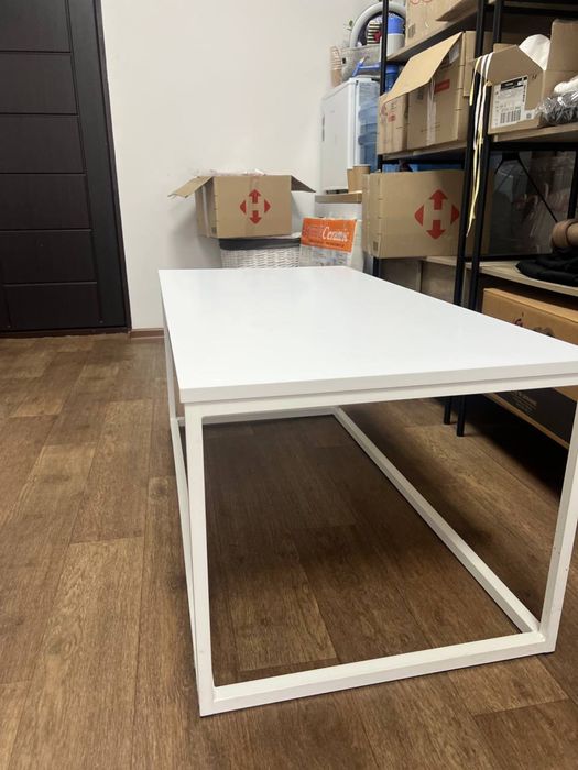 Столик журнальний білий в гарному стані 610:520:1220