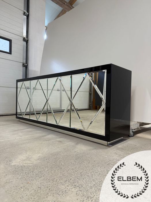 Szklana czarna komoda Glamour / Romby