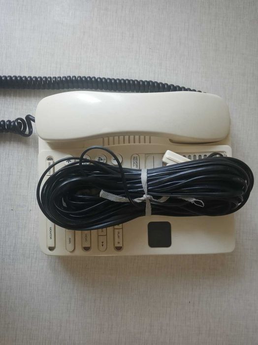 Стационарный кнопочный телефон