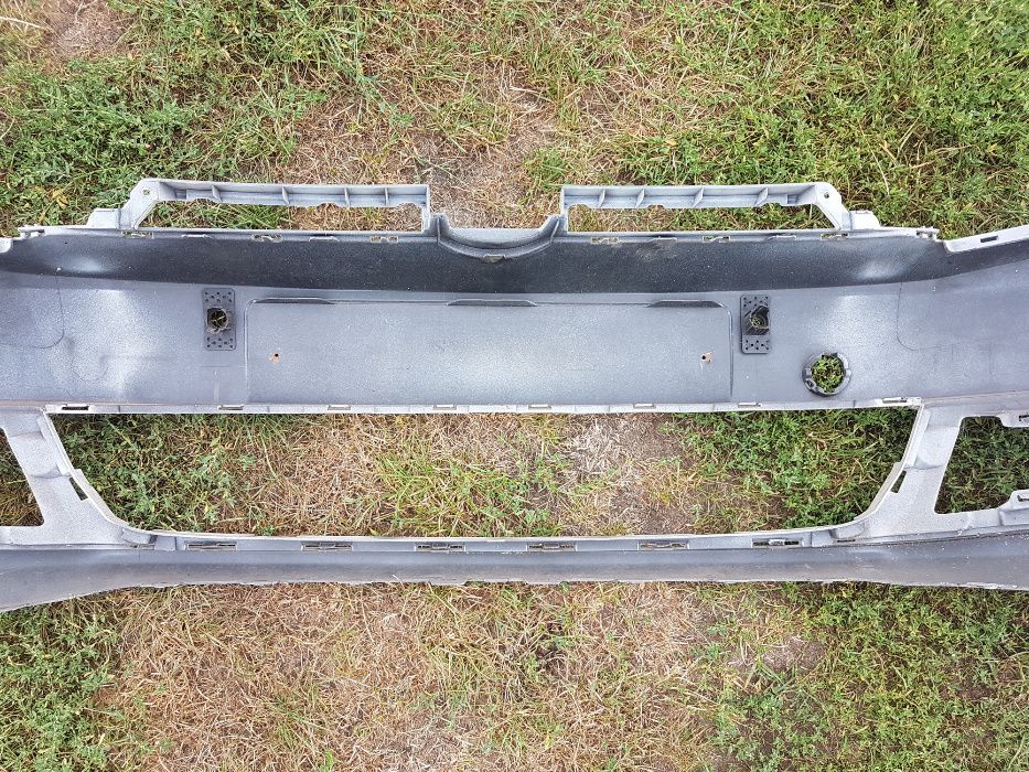 Zderzak przedni VW Golf 6 VI 4xPDC delikatnie uszkodzony