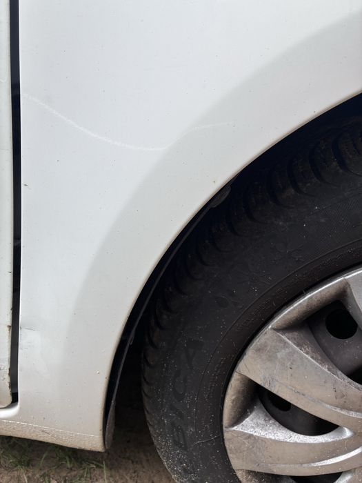 Totota Yaris II 1.4 d4d przod komplet maska zderzak lampy 068/08r