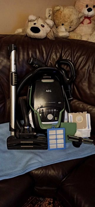 Odkurzacz AEG (Electrolux) Ultra VX9-2 OKO kpl