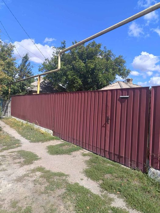 Продам 2 кімнатний будинок з великою земельною ділянкою (р-н 8 школи)