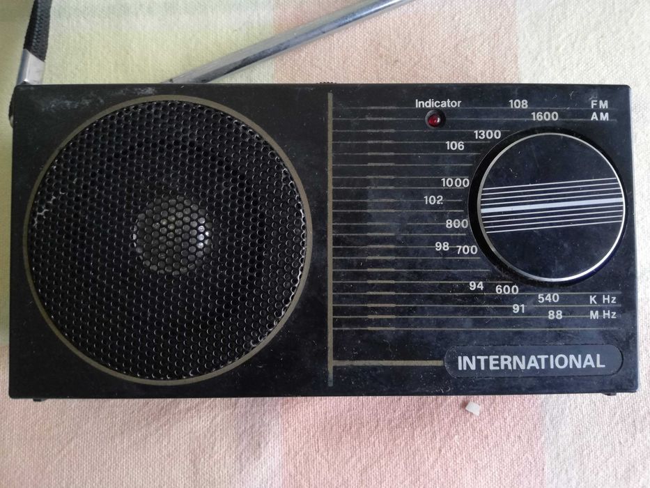 Rádio portátil INTERNATIONAL