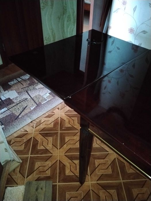 Стол обеденный "Эмилия", раскладной, производства Румыния. Разборный.