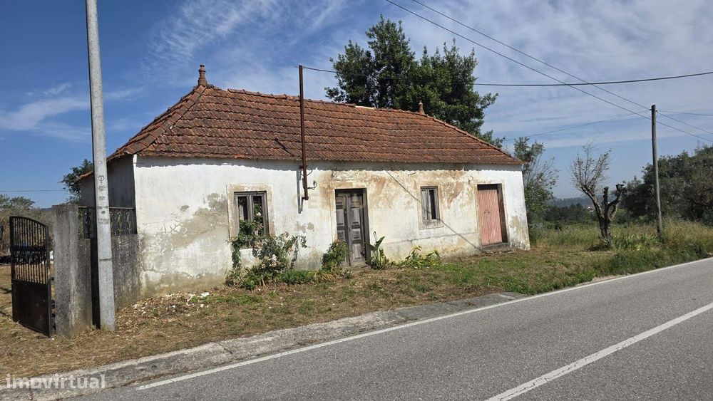 Ruined Property for Complete Renovation – Near Pombal