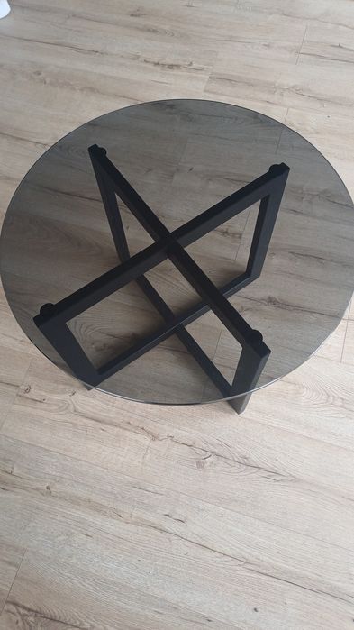 Szklany czarny stolik