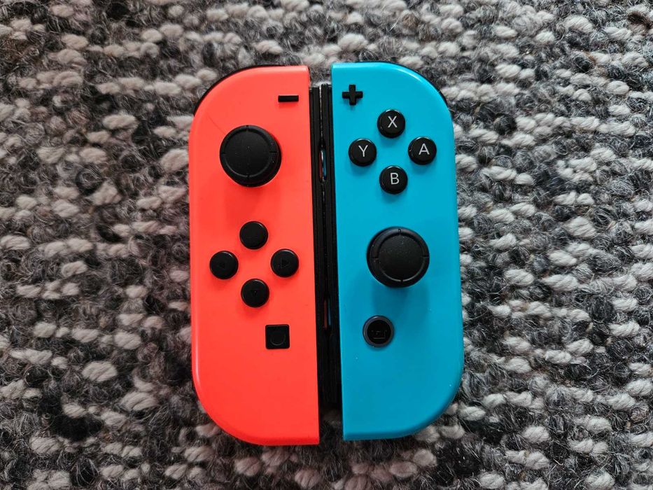 Nintendo Switch Joycon czerwony i niebieski sprawne