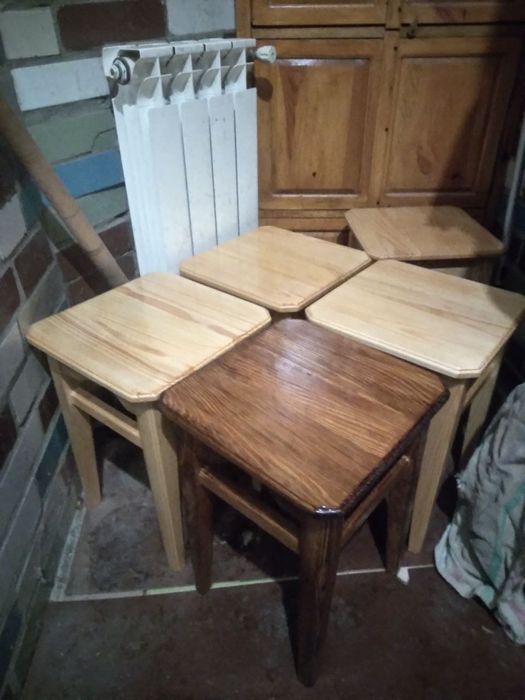 Табурети нові кухонні