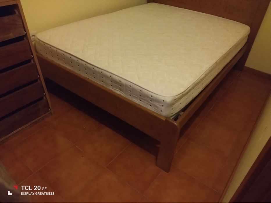 Cama em madeira maciça c/ colchão incluído