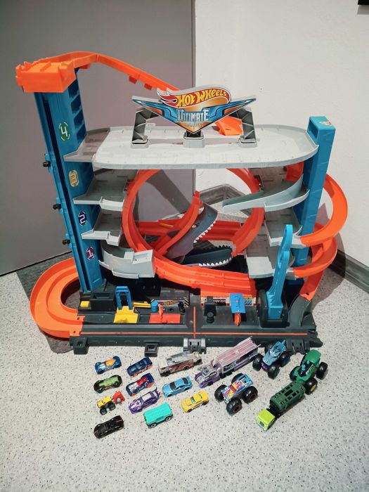 Hot wheels garaż zjeżdżalnia ogromny