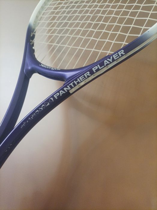 Raquete de ténis Slazenger com capa.