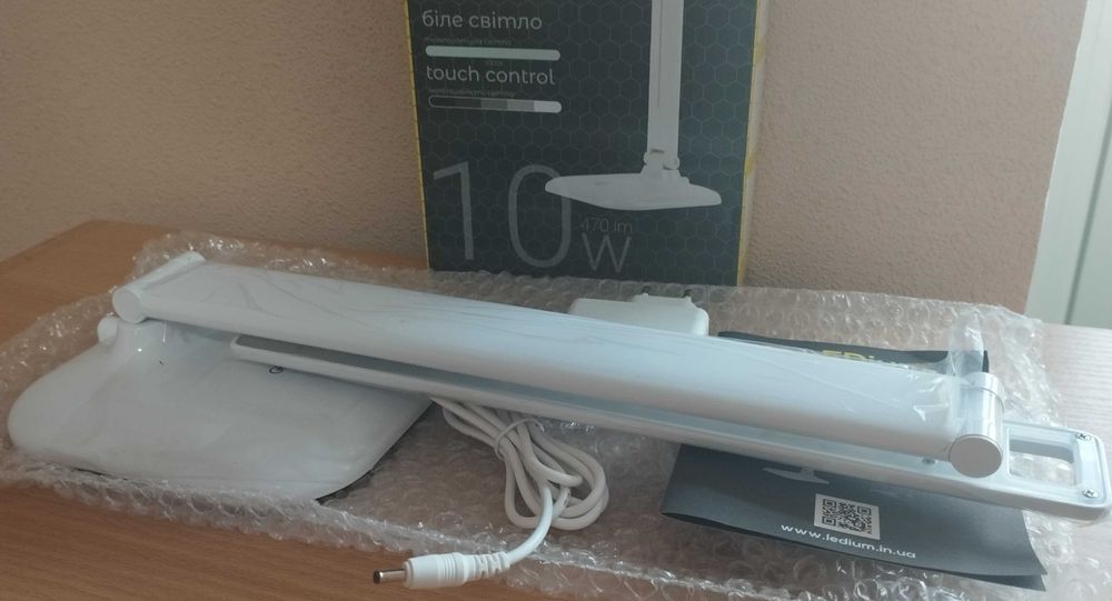 Яркая и доступная настольная светодиодная лампа