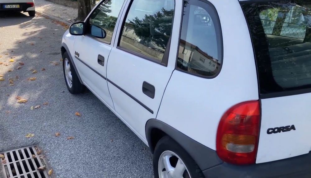 Opel corsa ano 1993 a circular normalmente
