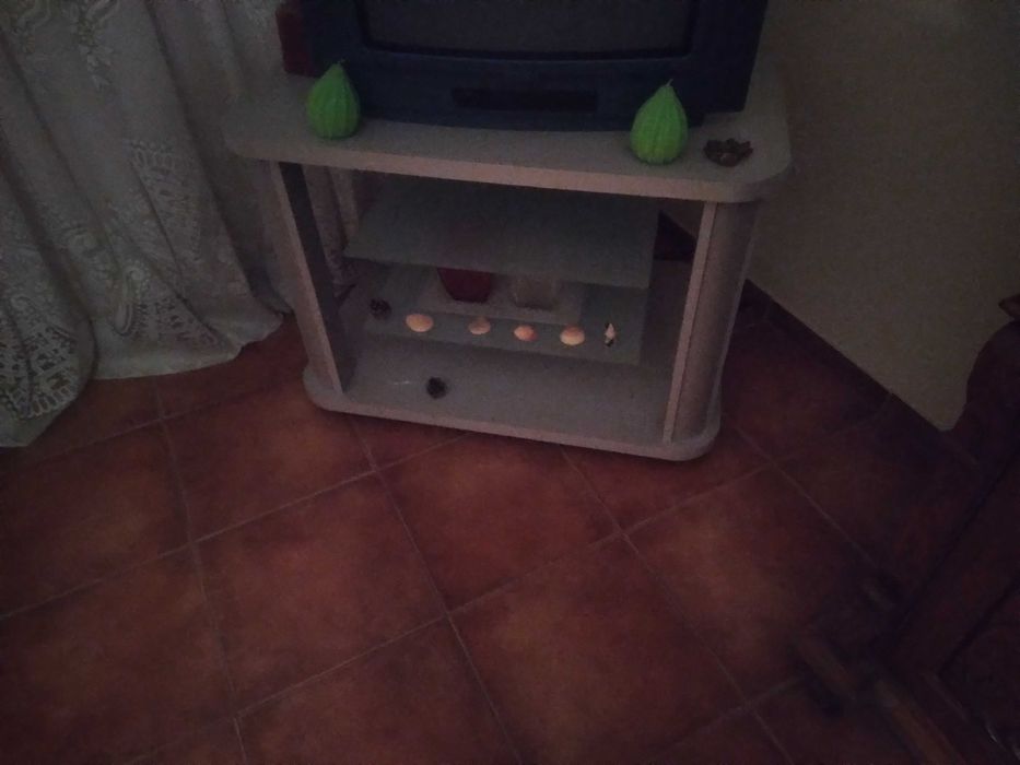 Vendo mesa para televisão