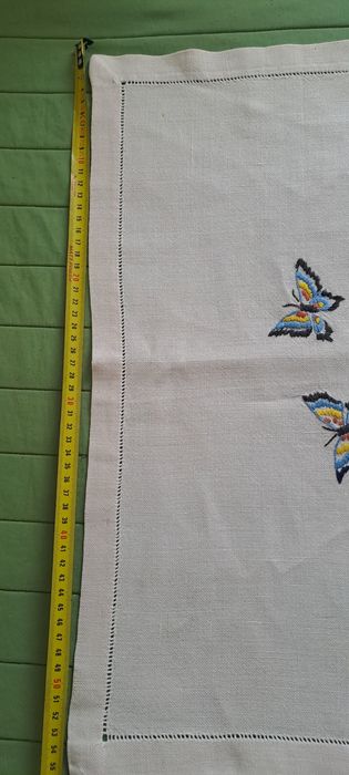 Naperon antigo em linho bordado a mão 35x55cm