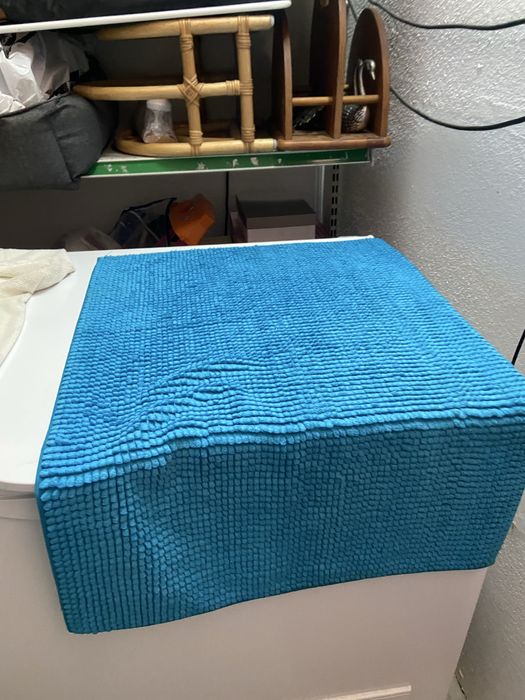 Tapete azul  em bom estado