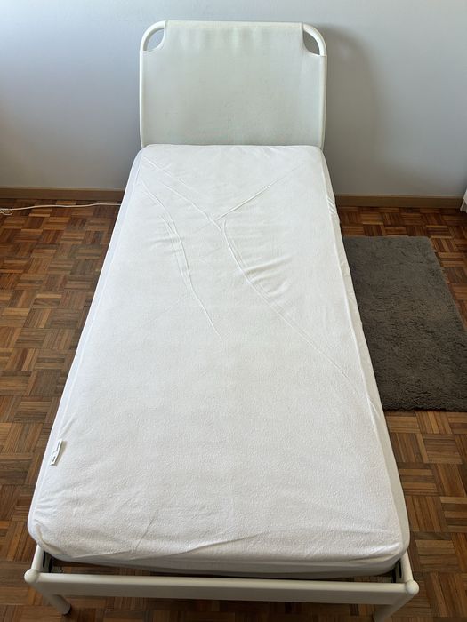 Cama solteiro 90x200 cm + Colchão + Protetores de Colchão