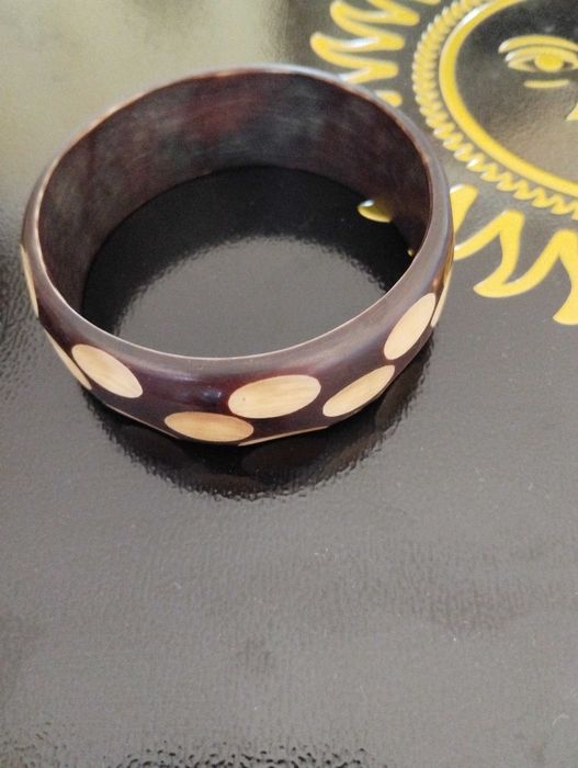 pulseira madeira castanha