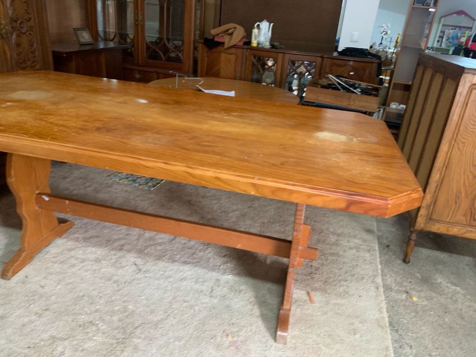 Mesa de jantar em madeira