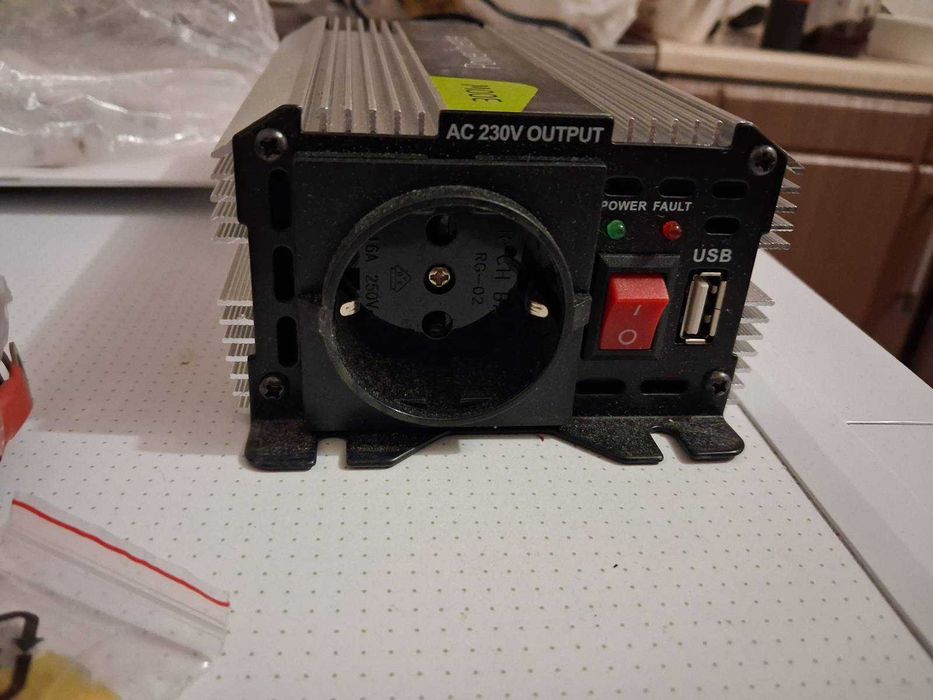--Автомобильний инвертор Power Inverter--INV 300N--made in Germany--