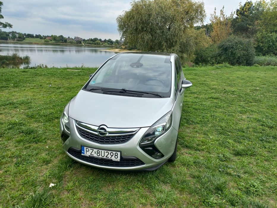 Zafira C 1.6 turbo LPG , bogate wyposażenie.