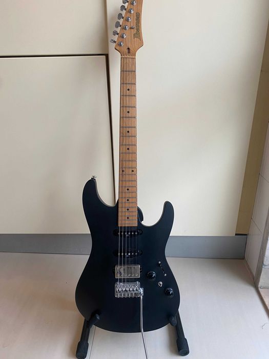 Ibanez AZ226-BKF Premium- Formato Stratocaster - Guitarra elétrica