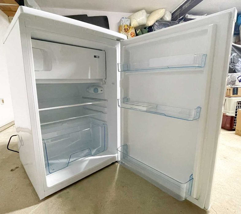 FRIGORÍFICO ELECTRONIA HS147RN III Altura 84,5 cm, Capacidade 113 Lt