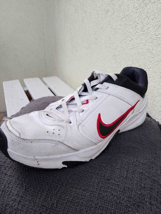 NIKE Defyallday. 44