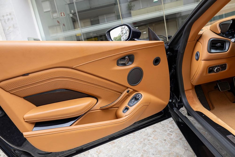Aston Martin Vantage Roadster V8