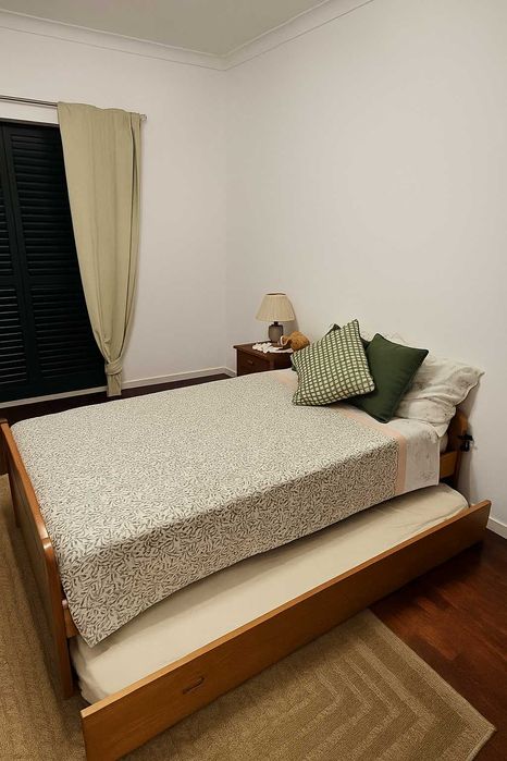 Cama de madeira com cama gaveta (90x190)