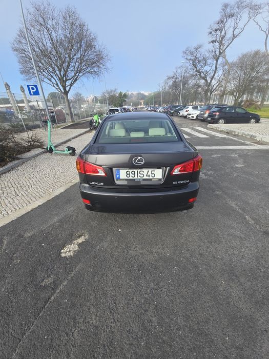 Lexus is 220d (2010)