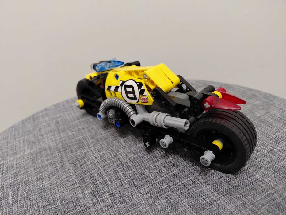 Kaskaderski motocykl z zestawu - LEGO TECHNIC 42058 - Sam motocykl