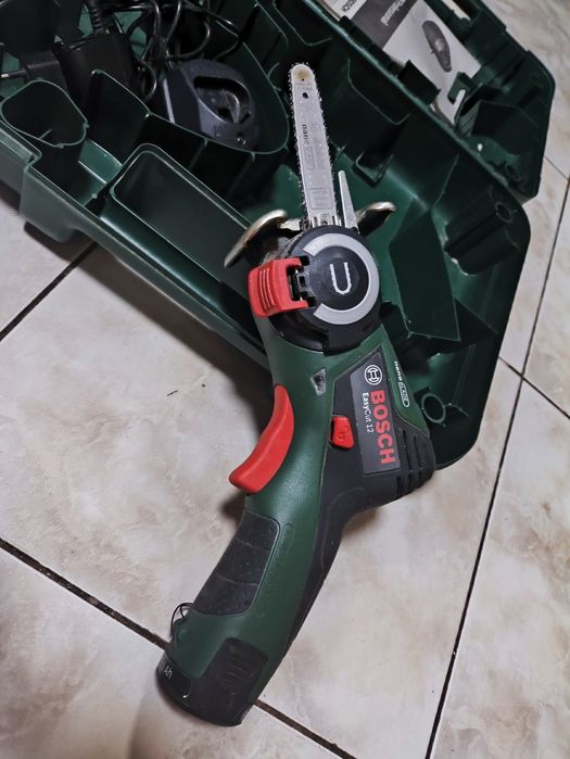 Акумуляторна міні-ланцюгова пила Bosch EasyCut 12 (06033C8020)